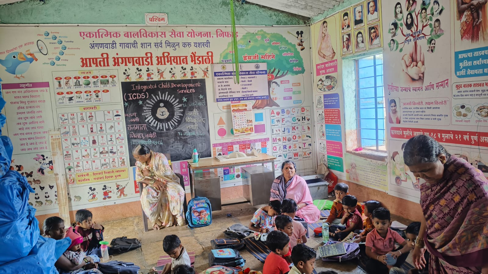 पूरक आहार व भिंती चित्र अंगणवाडी